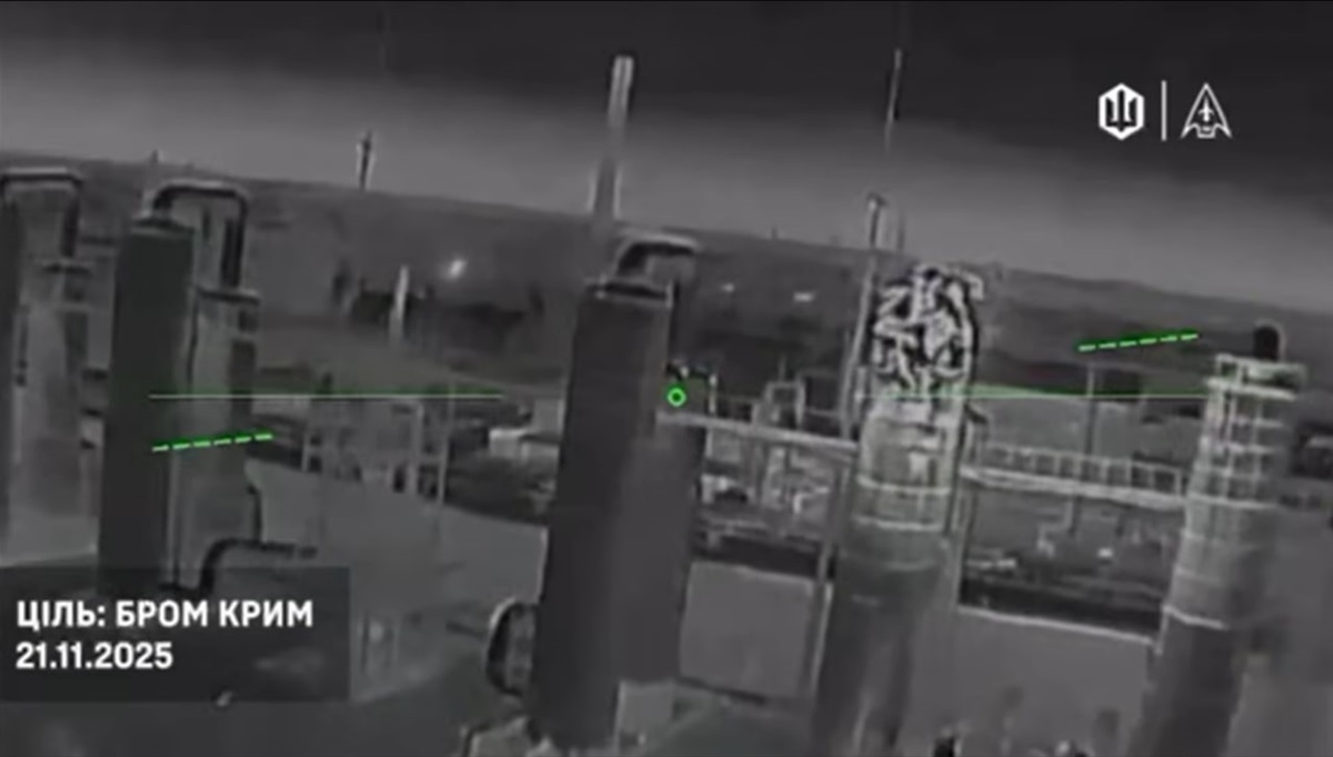 Мадяр показав ураження хімзаводу в Криму