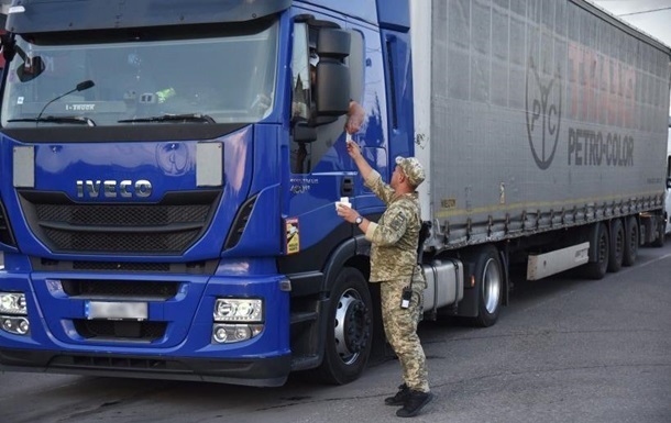 На кордонах України запрацювали нові правила для вантажівок