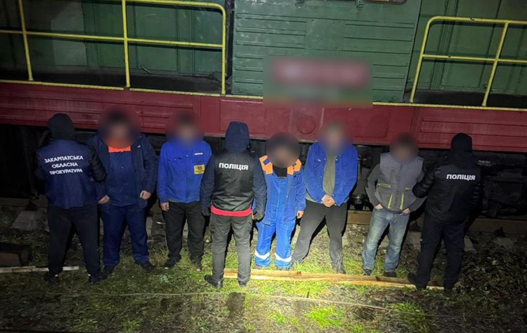 На Закарпатті працівники Укрзалізниці викрадали пальне з локомотивів