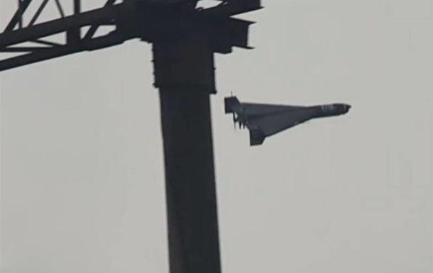 Російський дрон влучив по промзоні у Сумах