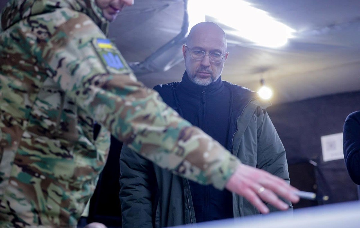 Шмигаль відвідав оборонців Вовчанська