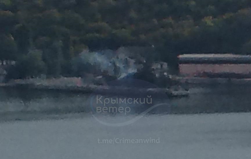 У Криму горів військовий корабель РФ – соцмережі