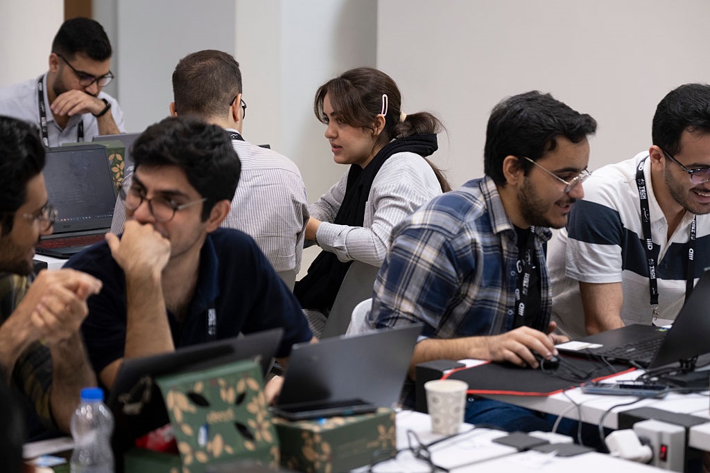 У світі з’явилась нова релігія: люди моляться штучному інтелекту