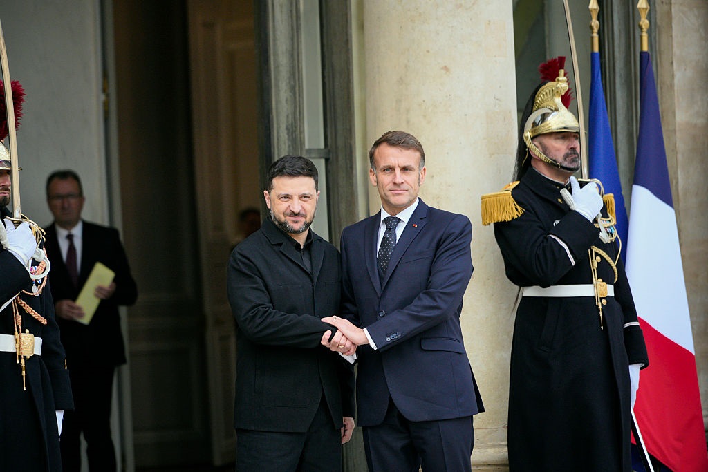 Новини України - План миру ще погоджують. Зеленський у Парижі