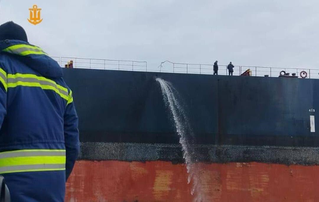 Росія вдарила по двох цивільних суднах – ВМС