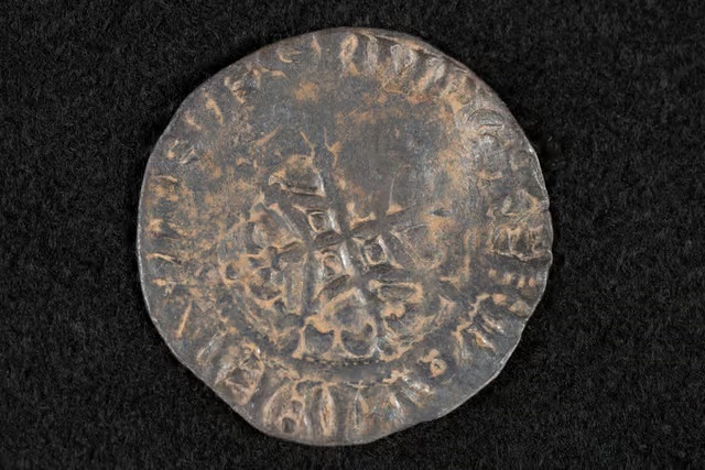 У Шотландії металошукач-аматор виявив найдавнішу відому монету країни