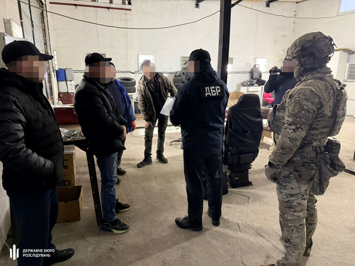 Відправляли підлеглих працювати на СТО: посадовцям в/ч оголосили підозру