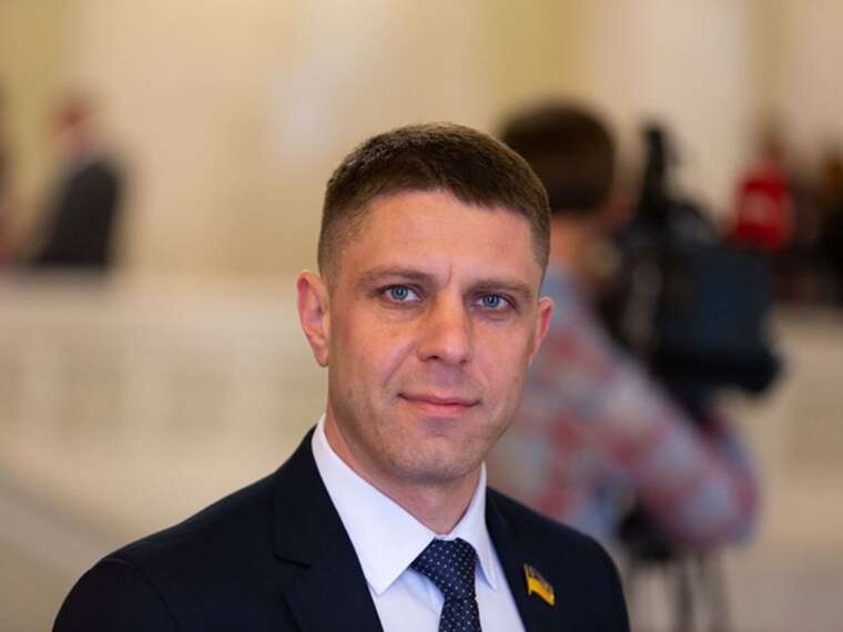 Нардеп Ігор Копитін, який записував розмови Тимошенко для НАБУ, пов’язаний з ГУР та бізнесом, що постачає нафтопродукти для Міноборони і УЗ