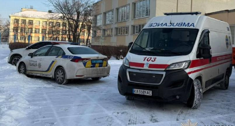 У Києві школяр з ножем напав на вчительку та однокласника