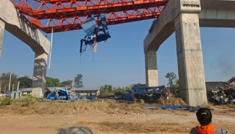 У Таїланді будівельний кран впав на потяг, десятки загиблих