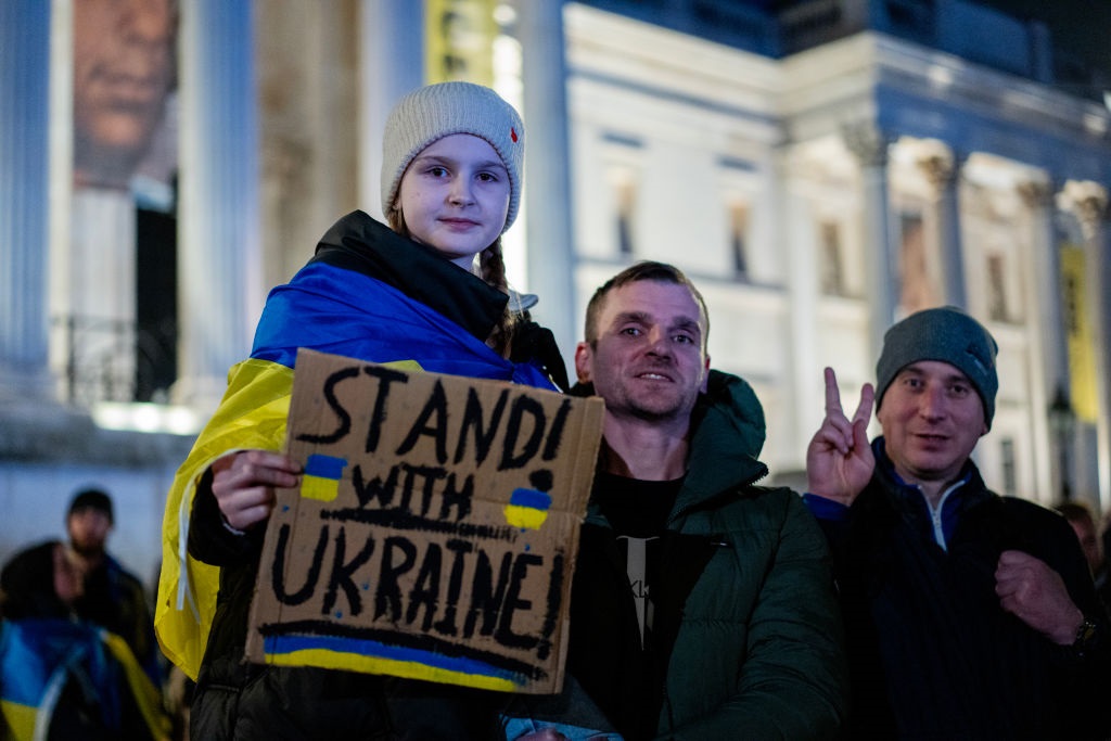 “ЄС буде повертати біженців в Україну”: в ЦПД викрили російський фейк