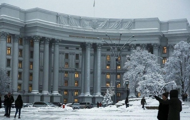 МЗС відреагувало на погрози Угорщини та Словаччини