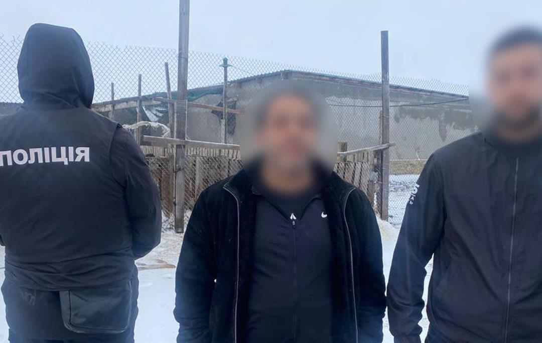 На Одещині затримали іноземців, які попродавали фальшиві долари