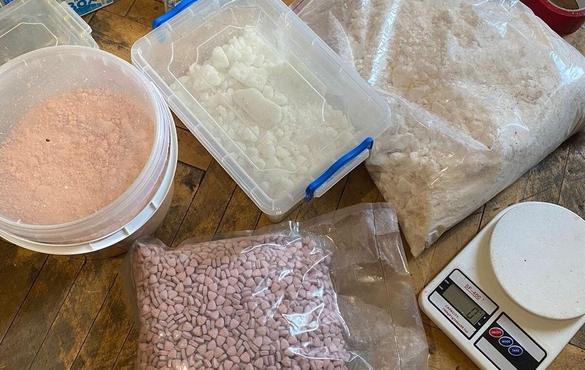“Товар” ховали у продуктах і вазонах: поліція викрила наркоугруповання
