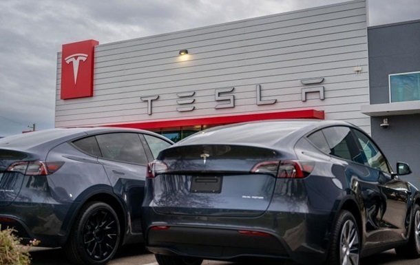 У Китаї судять Tesla за “несправжній” автопілот